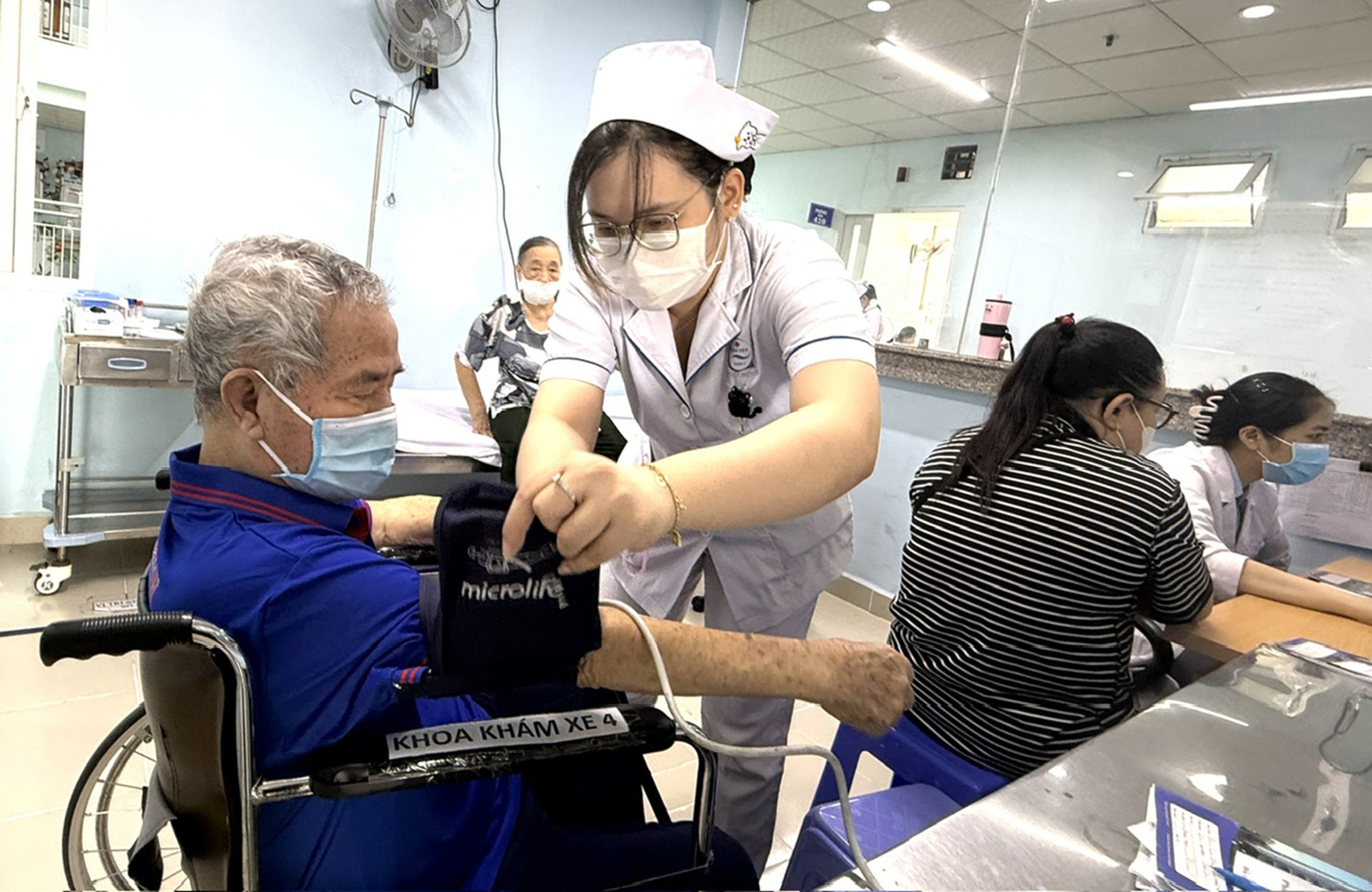 TP.HCM khám sức khỏe miễn phí toàn dân ra sao? - Ảnh 3. khám sức khỏe - Ảnh 3.