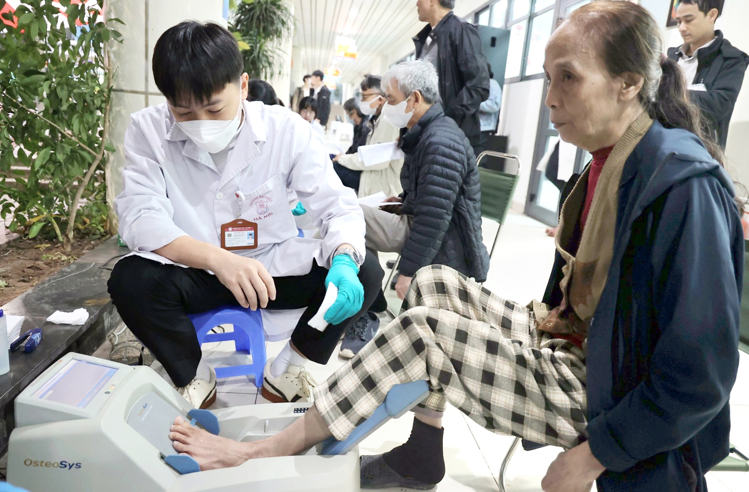 TP.HCM khám sức khỏe miễn phí toàn dân ra sao? - Ảnh 4. TP.HCM khám sức khỏe miễn phí toàn dân ra sao? - Ảnh 3.