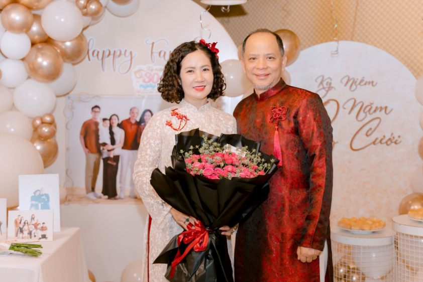 Chân dung NSƯT U60 được chồng cưng chiều như “trứng mỏng”: Hôn nhân 30 năm vẫn ngọt ngào bất ngờ- Ảnh 5.