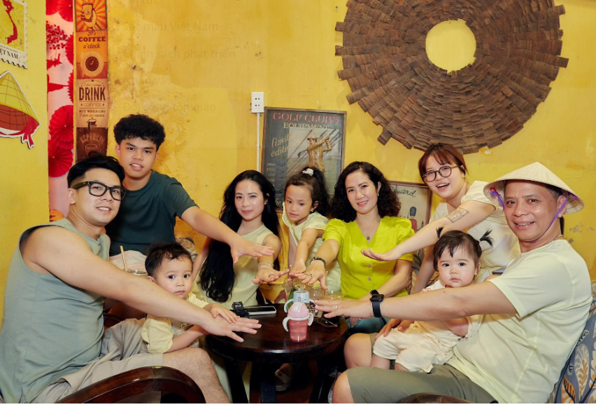 Chân dung NSƯT U60 được chồng cưng chiều như “trứng mỏng”: Hôn nhân 30 năm vẫn ngọt ngào bất ngờ- Ảnh 6.