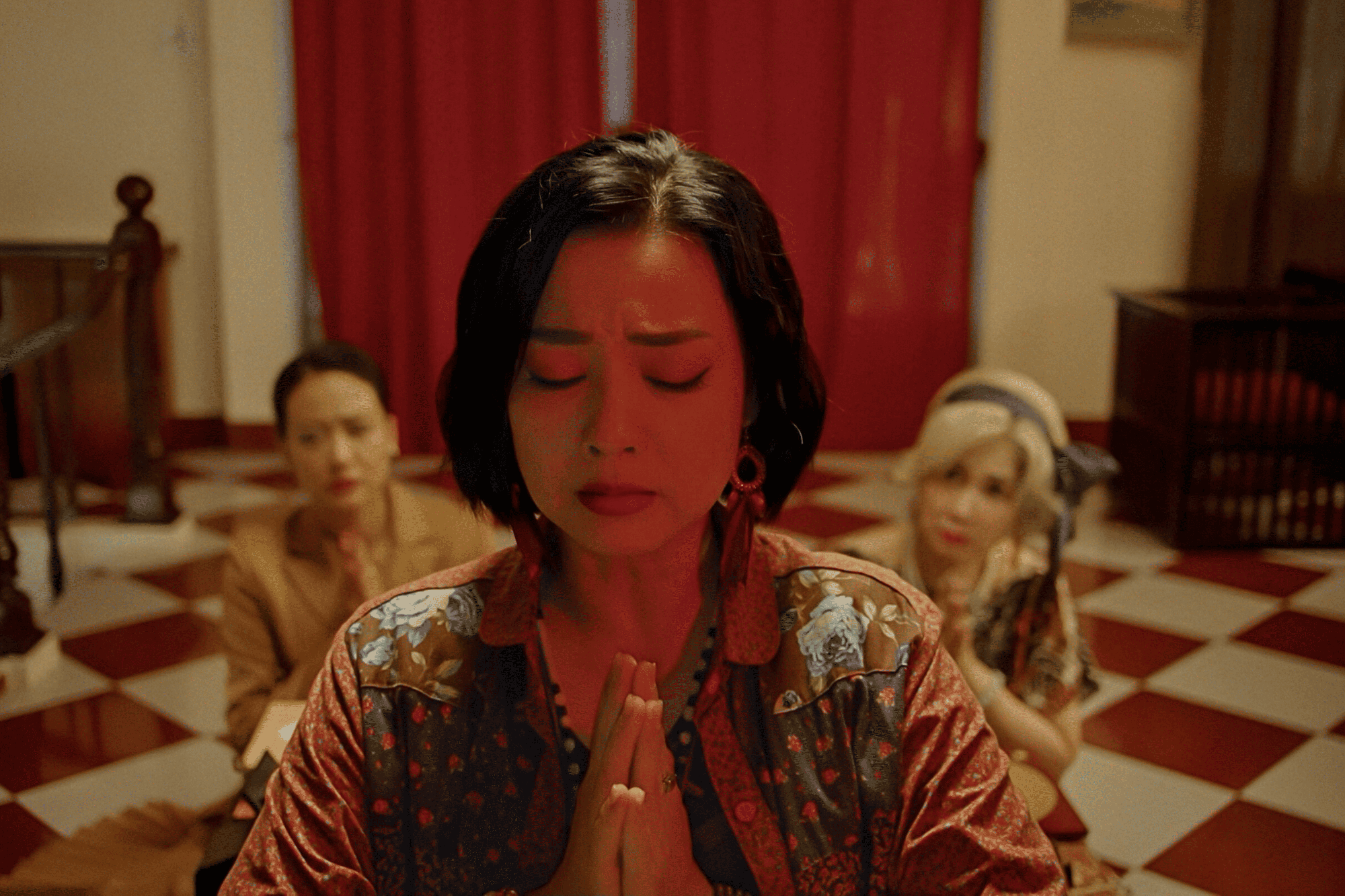 Vì Mẹ Anh Phán Chia Tay: Phim ngôn tình 3 xu hay điên lên được, cặp chính chemistry bùng nổ như yêu thật- Ảnh 3. Vì Mẹ Anh Phán Chia Tay: Phim ngôn tình 3 xu hay điên lên được, cặp chính chemistry bùng nổ như yêu thật- Ảnh 3.