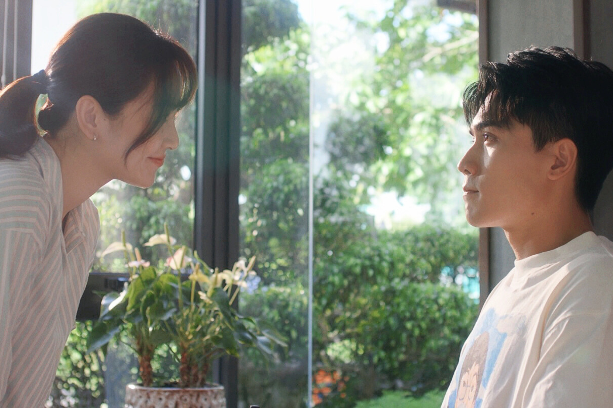 Vì Mẹ Anh Phán Chia Tay: Phim ngôn tình 3 xu hay điên lên được, cặp chính chemistry bùng nổ như yêu thật- Ảnh 7. Vì Mẹ Anh Phán Chia Tay: Phim ngôn tình 3 xu hay điên lên được, cặp chính chemistry bùng nổ như yêu thật- Ảnh 7.