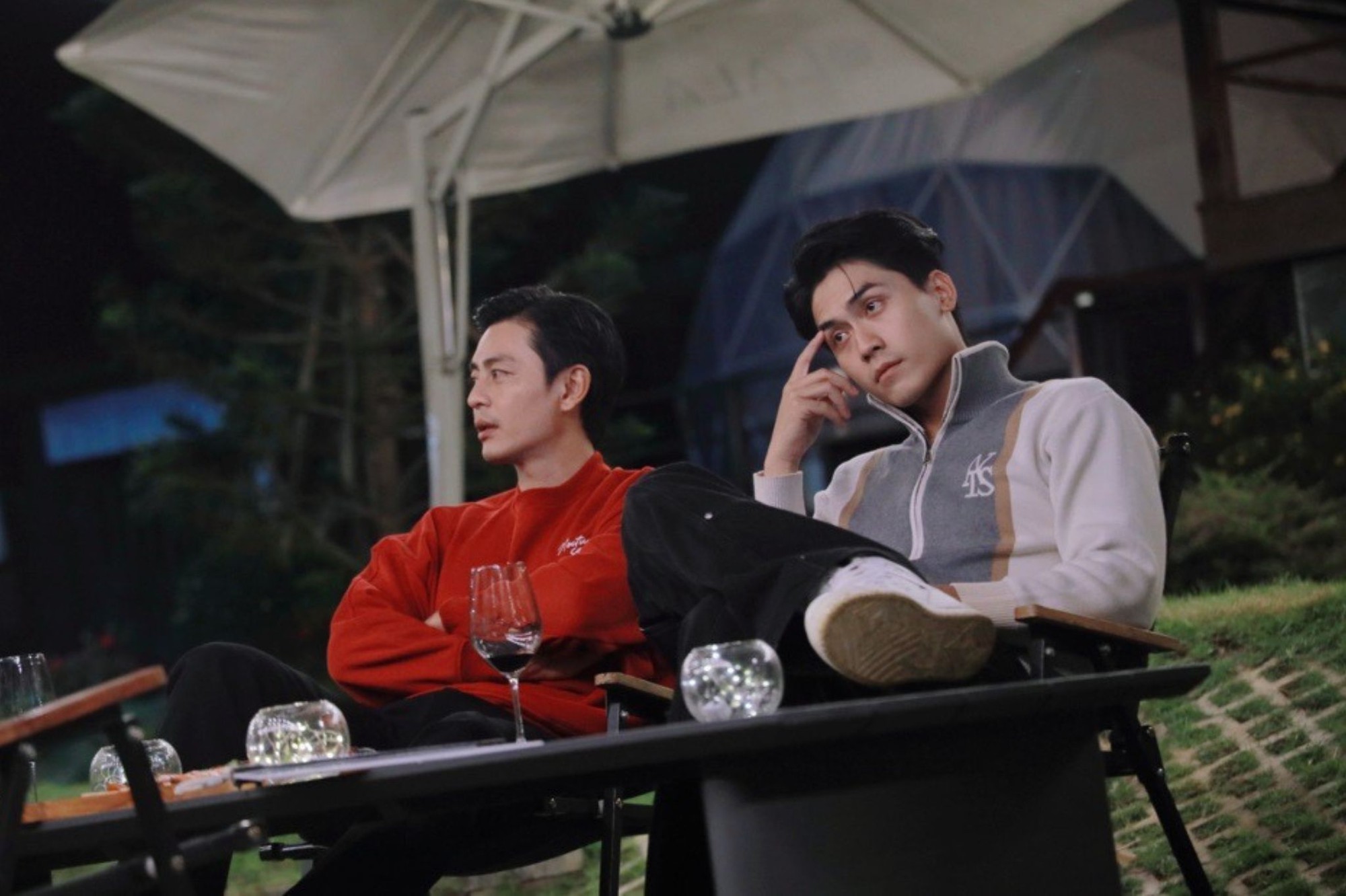 Vì Mẹ Anh Phán Chia Tay: Phim ngôn tình 3 xu hay điên lên được, cặp chính chemistry bùng nổ như yêu thật- Ảnh 8. Vì Mẹ Anh Phán Chia Tay: Phim ngôn tình 3 xu hay điên lên được, cặp chính chemistry bùng nổ như yêu thật- Ảnh 8.