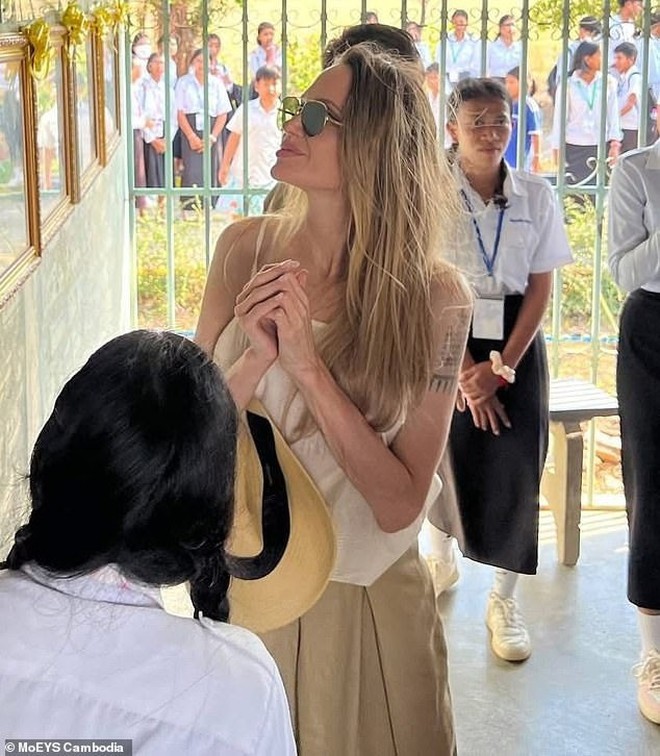 Angelina Jolie ngoại hình khác lạ- Ảnh 4.