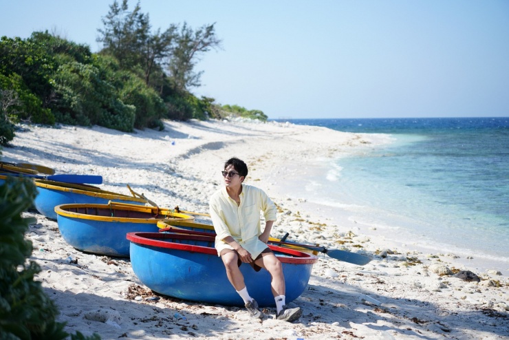 Điều bất thường thú vị trên hòn đảo được ví như Maldives của Việt Nam 7 Nam du khách cho rằng, đảo Bé là nơi rất phù hợp với những ai muốn "tạm trốn" khỏi cuộc sống xô bồ. Ảnh: Mạnh Tiến Khôi