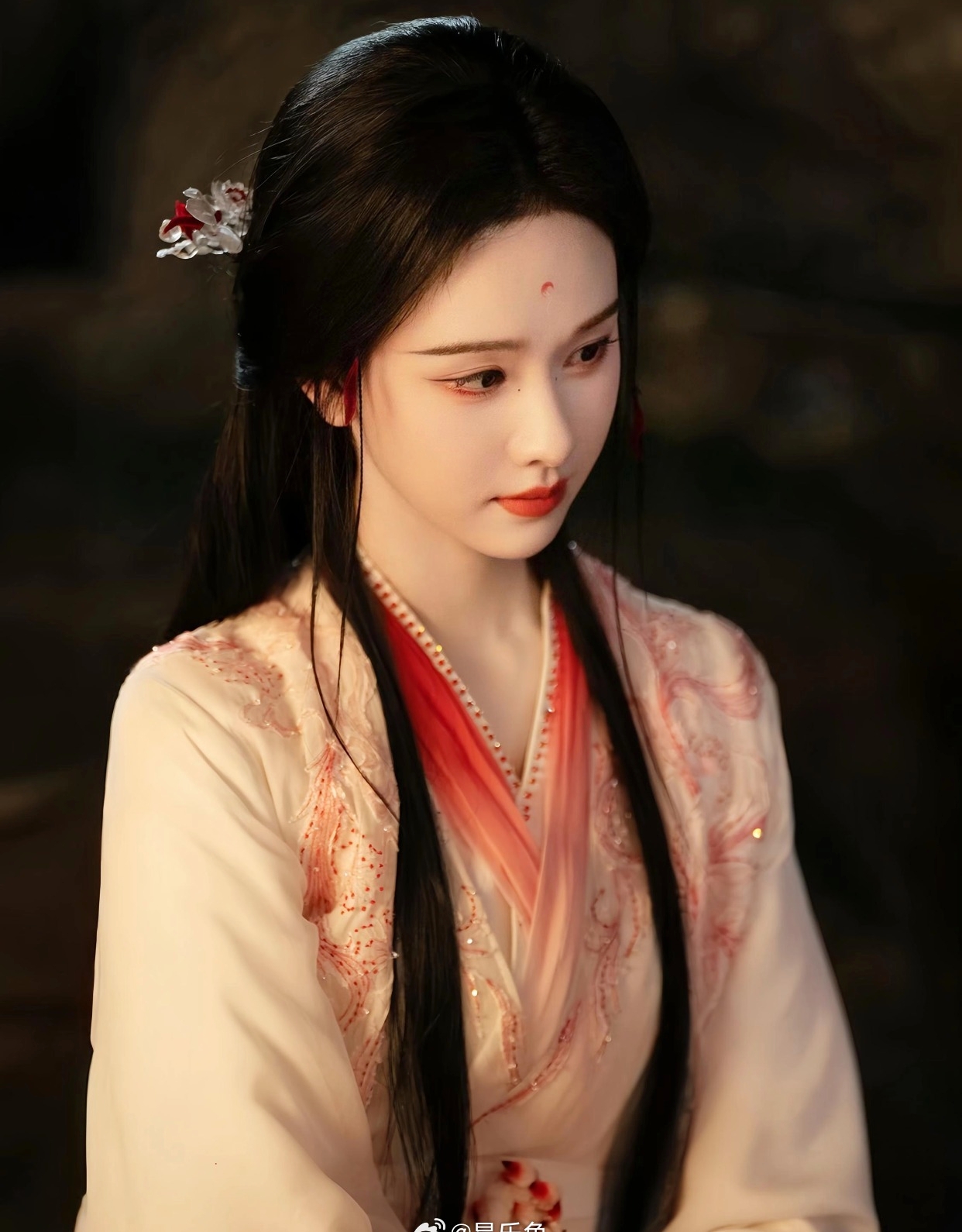 Phim Trung Quốc gây bão với cảnh 18+ siêu cháy: Nữ chính quyến rũ mê hồn, đẹp đến mức dán mắt vào màn hình- Ảnh 7.