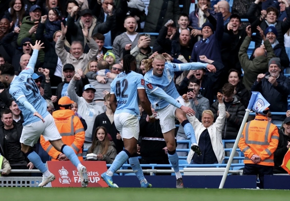 Haaland 'nổ súng' lập hat-trick hủy diệt Liverpool trong ngày HLV Guardiola ngồi khán đài - Ảnh 2.