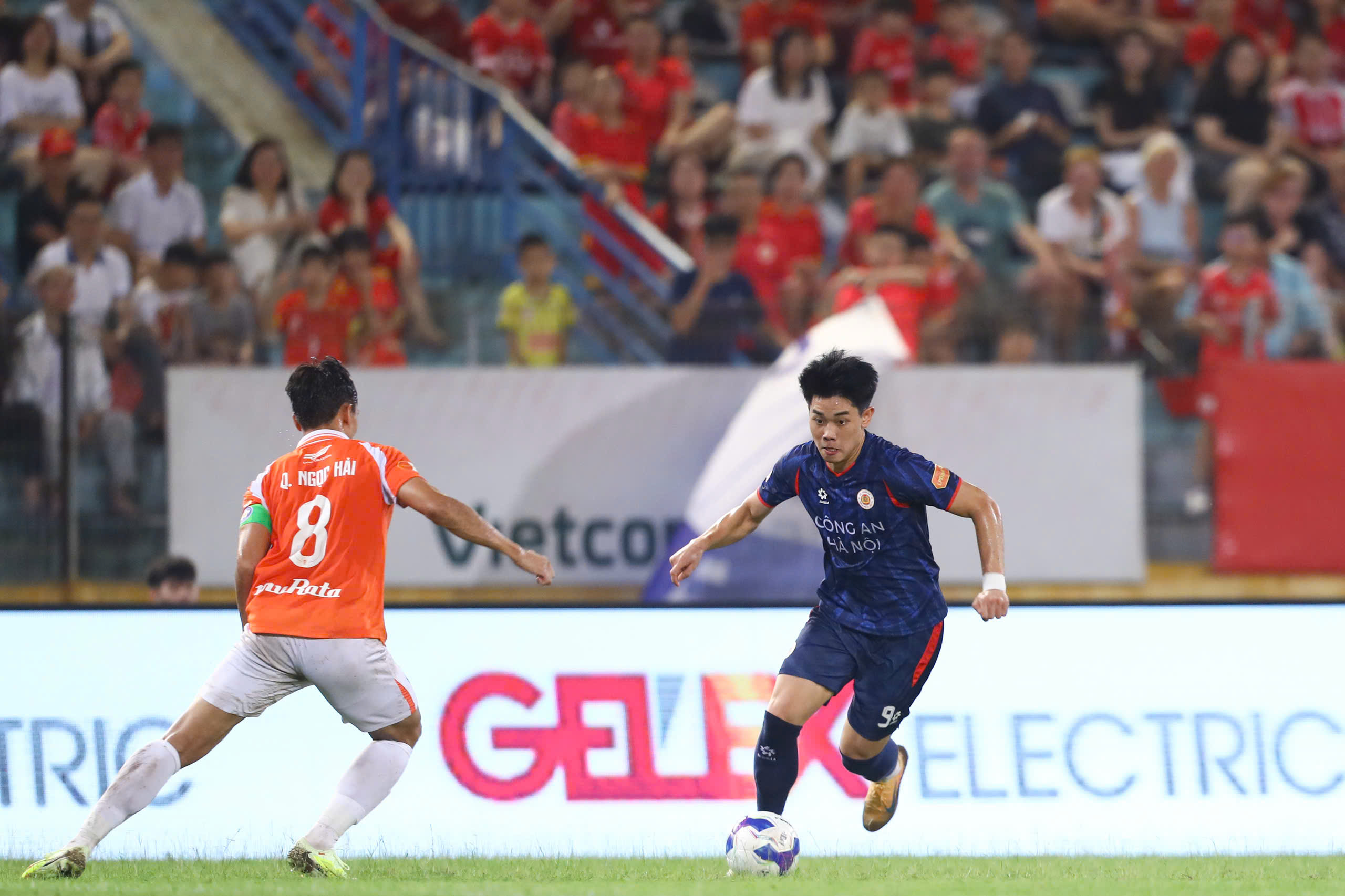 Đình Bắc lập cú đúp rực rỡ, CLB CAHN ‘hủy diệt’ Đà Nẵng: Cán cột mốc ghi bàn khó tin- Ảnh 2.