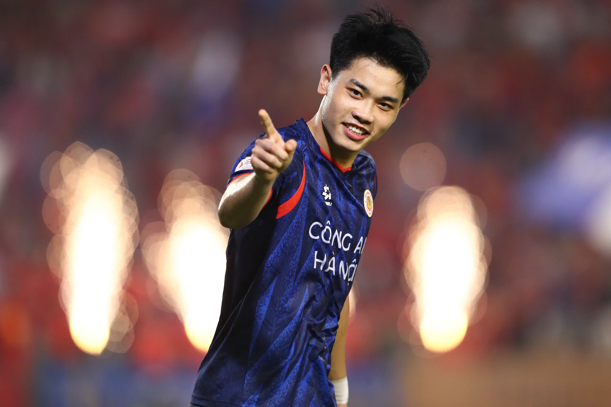 Đình Bắc lập cú đúp rực rỡ, CLB CAHN ‘hủy diệt’ Đà Nẵng: Cán cột mốc ghi bàn khó tin- Ảnh 3.