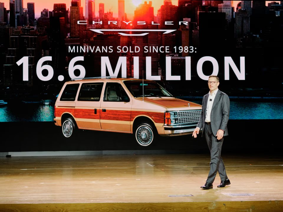 Hãng xe hơi 100 năm tuổi biểu tượng của Mỹ giờ chỉ bán đúng một chiếc xe, gặm nhấm khoản lỗ 25 tỷ USD- Ảnh 2.