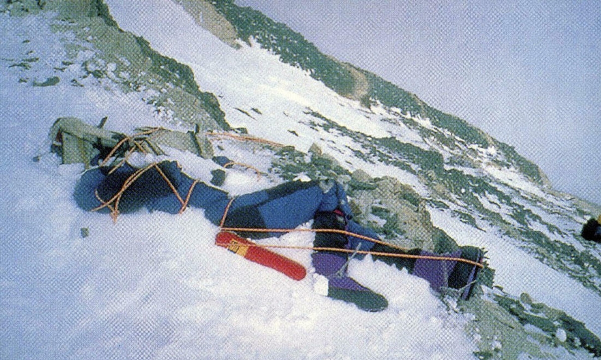 7 câu chuyện ám ảnh phía sau các “cột mốc thi thể” trên đỉnh Everest- Ảnh 7. 7 câu chuyện ám ảnh phía sau các “cột mốc thi thể” trên đỉnh Everest- Ảnh 7.