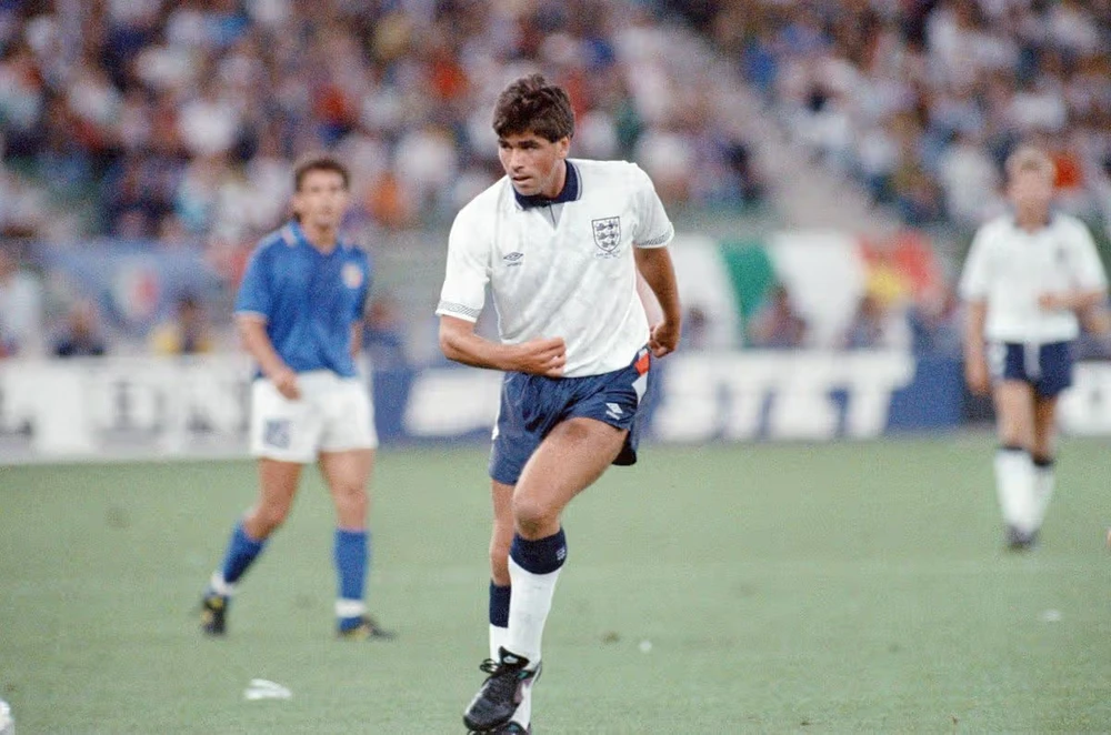 Ngôi sao MU Neil Webb trong màu áo tuyển Anh. ẢNH: MIRROR/GETTY neil-webb-tuyen-anh.jpg