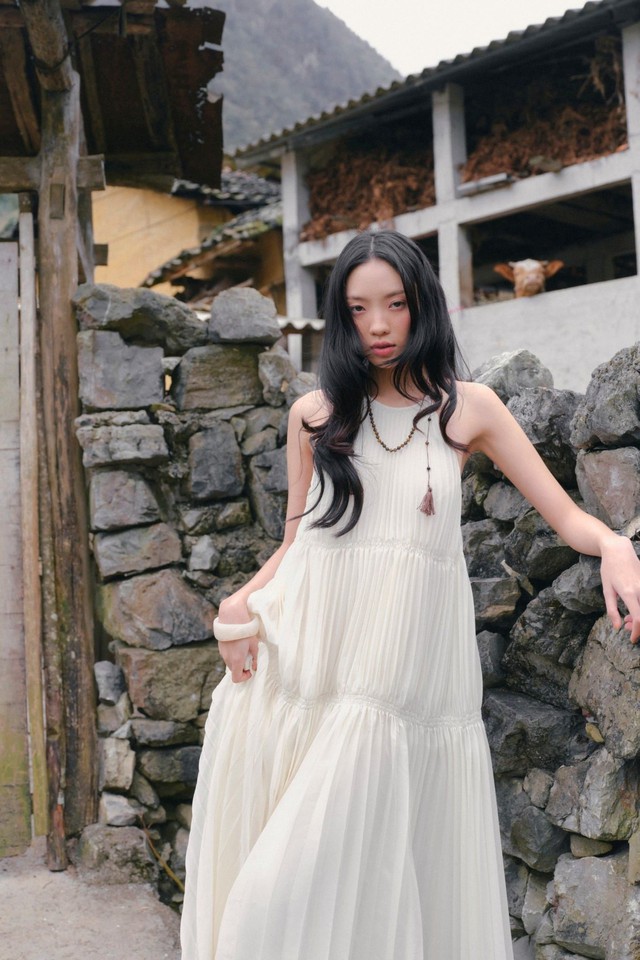 Diện váy suông tơ voan mát nhẹ, nàng tận hưởng thảnh thơi ngày nắng- Ảnh 4.