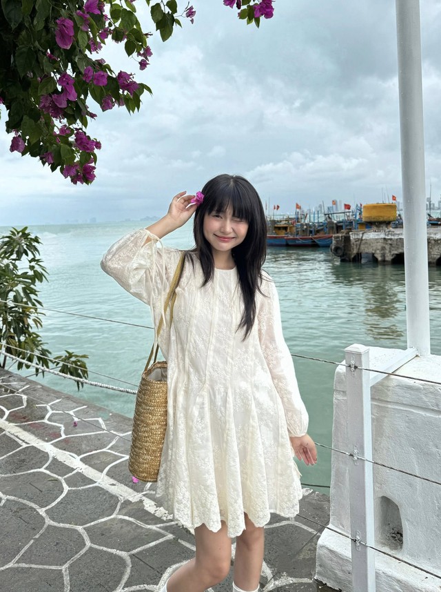 Diện váy suông tơ voan mát nhẹ, nàng tận hưởng thảnh thơi ngày nắng- Ảnh 7.
