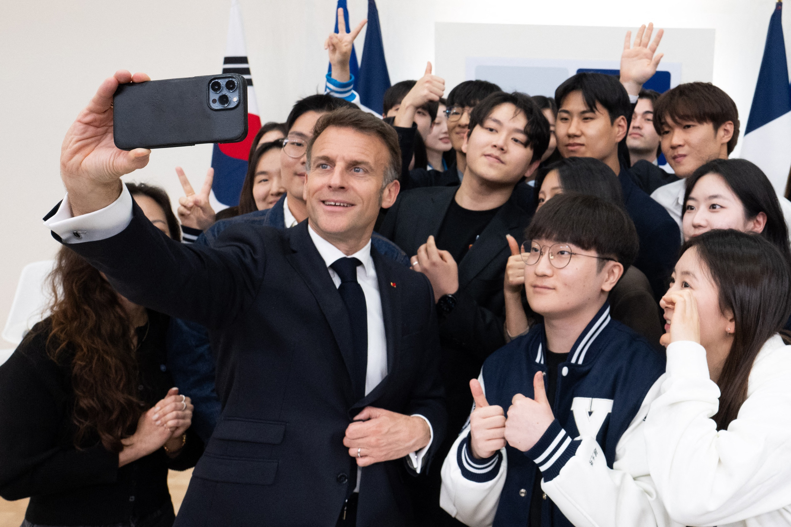 Tin tức thế giới 5-4: an ninh của ông Trump gắn phòng khiêu vũ Nhà Trắng; Iran dọa mở địa ngục - Ảnh 6. Tin tức thế giới 5-4: an ninh của ông Trump gắn phòng khiêu vũ Nhà Trắng; Iran dọa mở địa ngục - Ảnh 4.