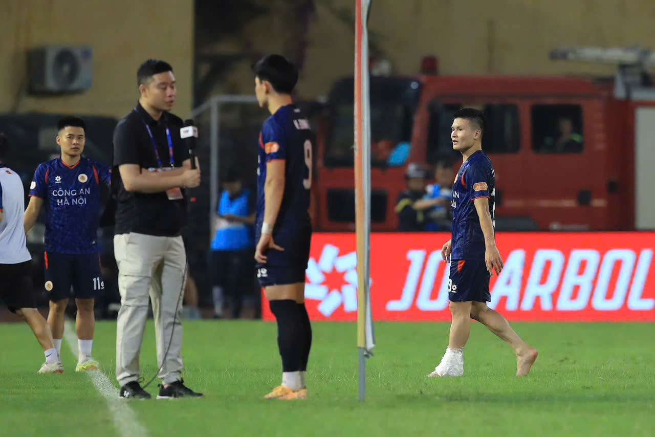 HLV Polking vẫn cẩn trọng tuyệt đối, Quang Hải bị lật cổ chân nhưng thật may là…- Ảnh 4.