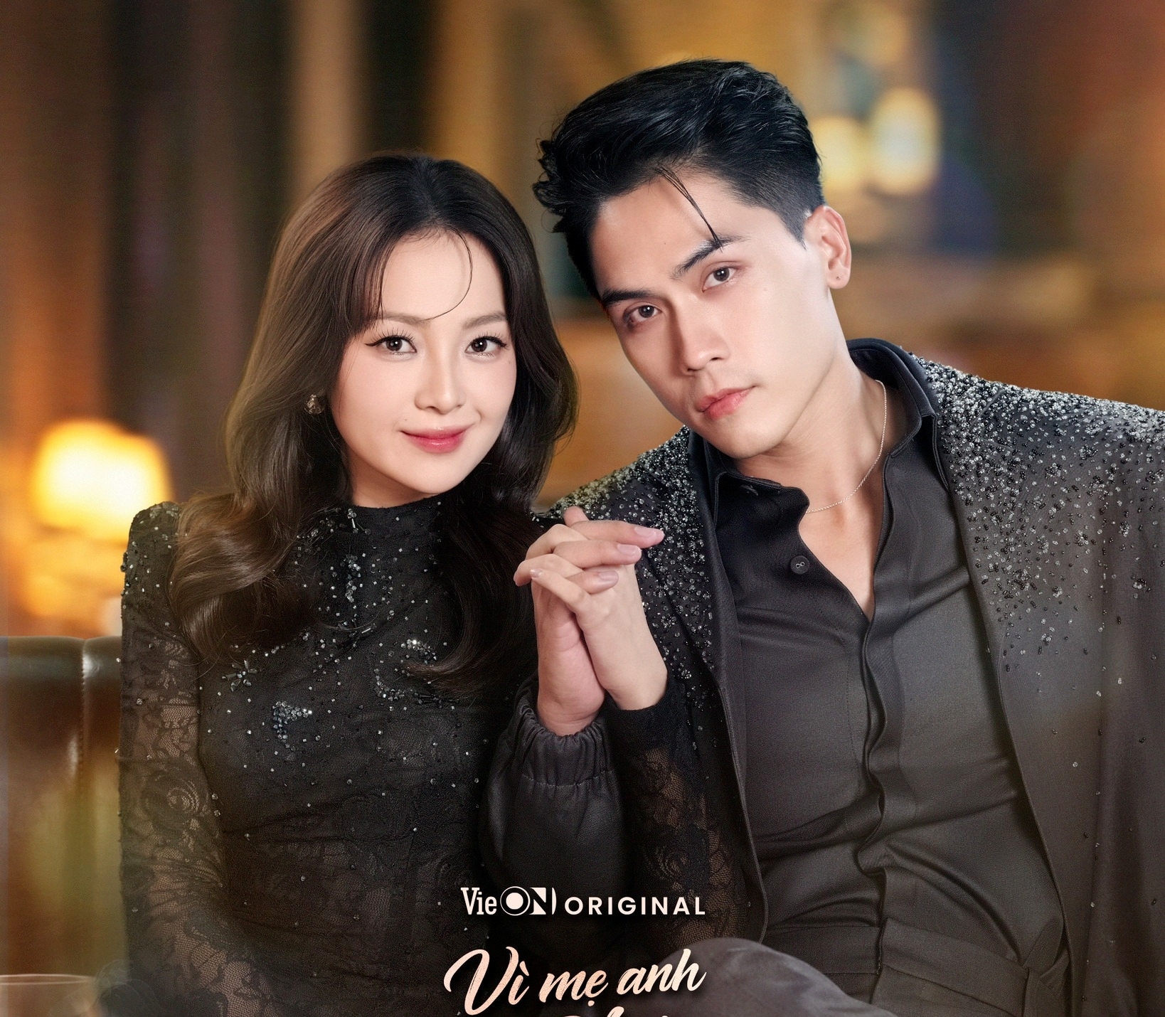 Bắt quả tang cặp sao Việt lén nắm tay nhau giữa nơi đông người, yêu nhau thật rồi thì công khai ngay đi- Ảnh 4.