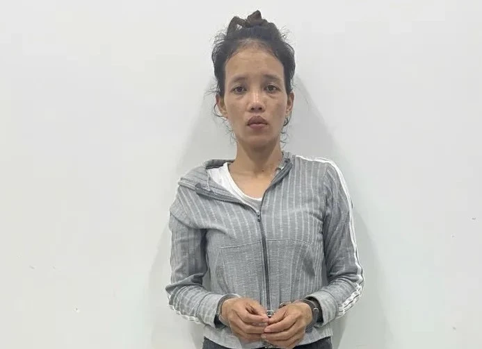 Thị Trúc bị công an bắt giữ. Ảnh: CACC cướp giật điện thoại 1.jpg