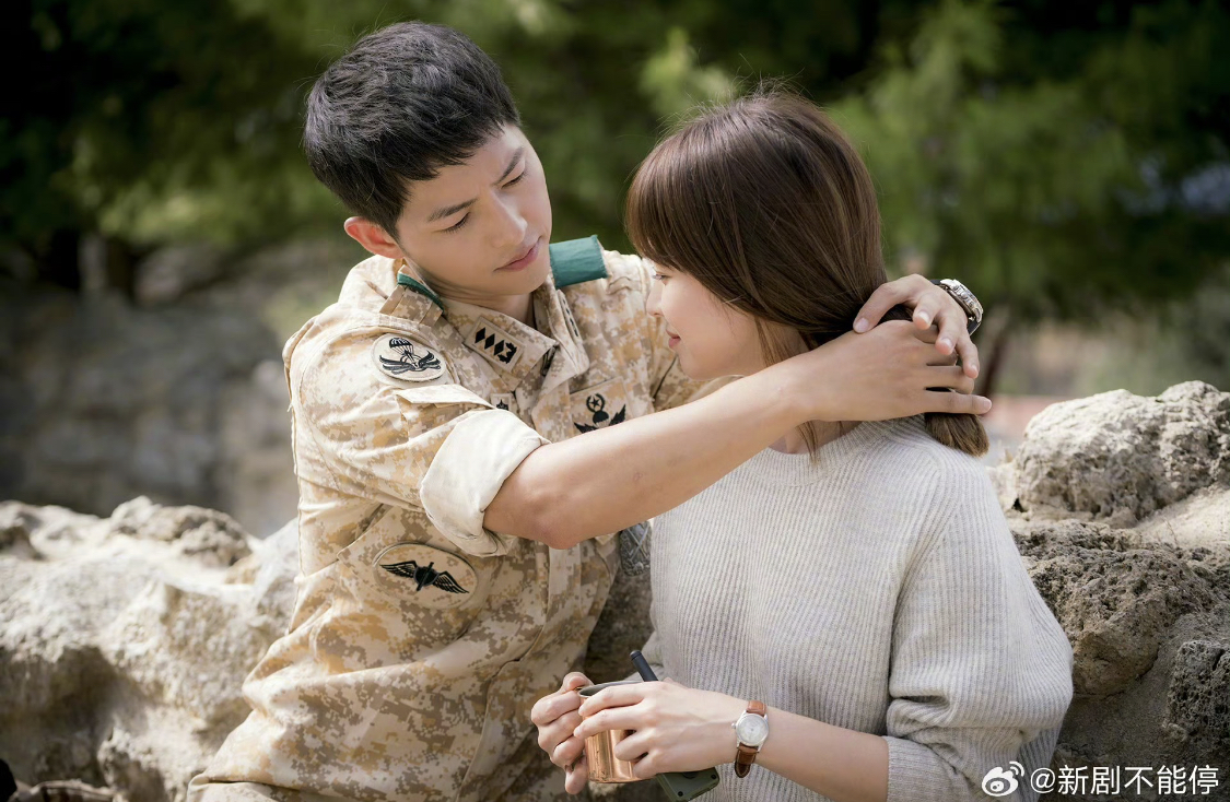 Hậu Duệ Mặt Trời: 10 năm trôi qua vẫn là huyền thoại phim Hàn không thể thay thế- Ảnh 3. Hậu Duệ Mặt Trời: 10 năm trôi qua vẫn là huyền thoại phim Hàn không thể thay thế- Ảnh 3.