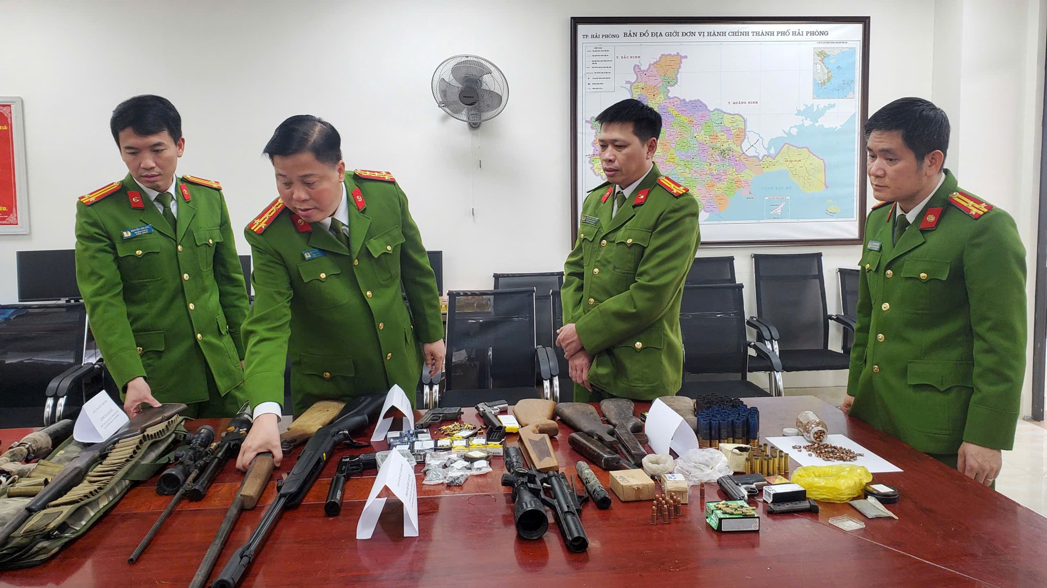 Cựu VĐV bắn súng tham gia đường dây mua bán vũ khí quân dụng quy mô lớn - Ảnh 3.