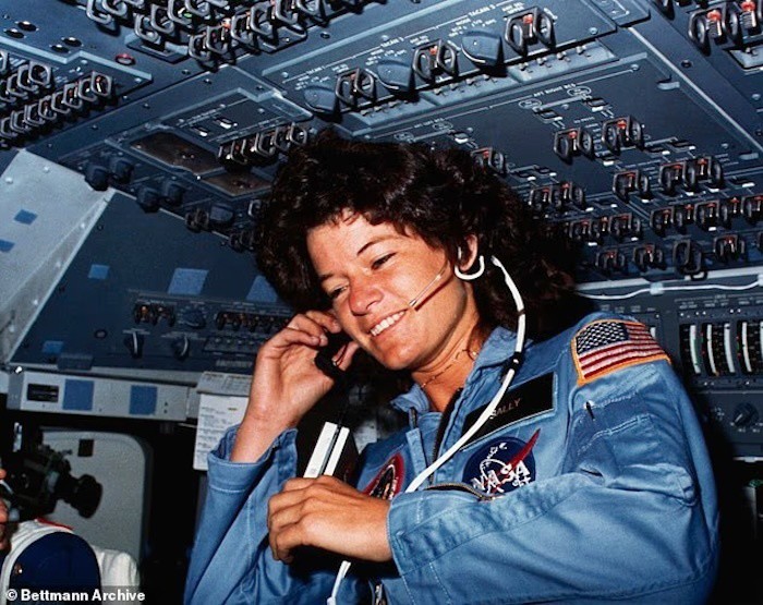 Tiết lộ cách thức kỳ lạ để làm đẹp của các nữ phi hành gia ngoài không gian 5 Sally Ride, người phụ nữ Mỹ đầu tiên và người phụ nữ thứ ba bay vào vũ trụ.
