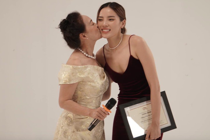 NSND đóng phim dẫn đầu phòng vé: Là mỹ nhân màn ảnh, U70 vẫn trẻ đẹp khó tin - 10