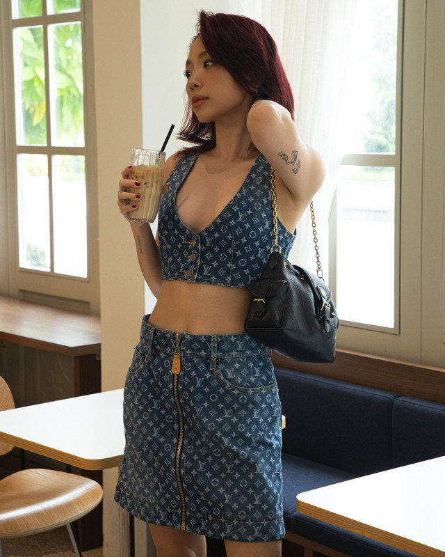 Vòng eo con kiến của nữ ca sĩ 37 tuổi vừa viral trong lễ trao giải 'Làn sóng xanh' - 8