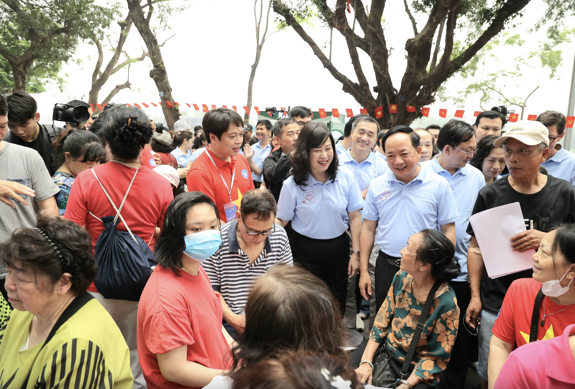 Phát động Ngày Sức khỏe toàn dân, Bộ trưởng cảnh báo 'đừng đợi có bệnh mới đi khám' - Ảnh 3.