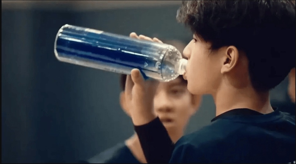 Quý tử thứ 2 nhà Tạ Đình Phong: Mới 15 tuổi đã thành mỹ nam, soi đến thành tích càng choáng váng!- Ảnh 6.