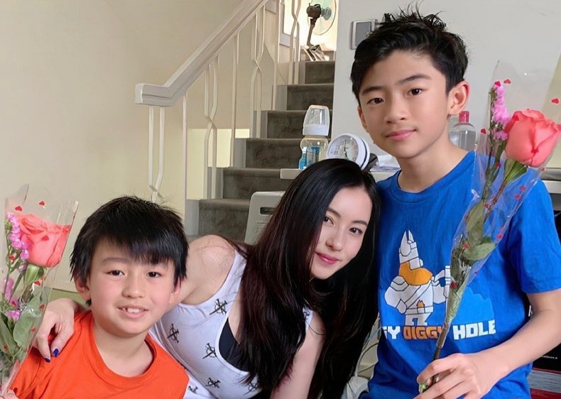 Quý tử thứ 2 nhà Tạ Đình Phong: Mới 15 tuổi đã thành mỹ nam, soi đến thành tích càng choáng váng!- Ảnh 9.