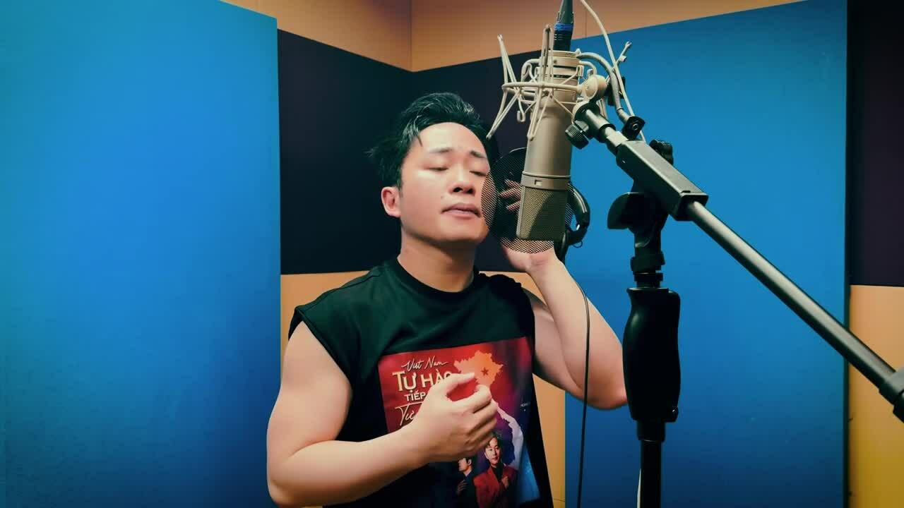 Tùng Dương cover "50 năm về sau"