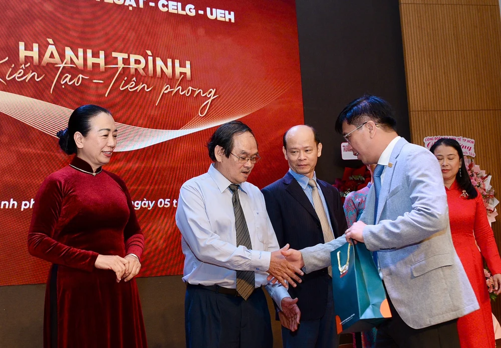 Lễ kỷ niệm 25 năm thành lập Khoa Luật UEH (8).jpg