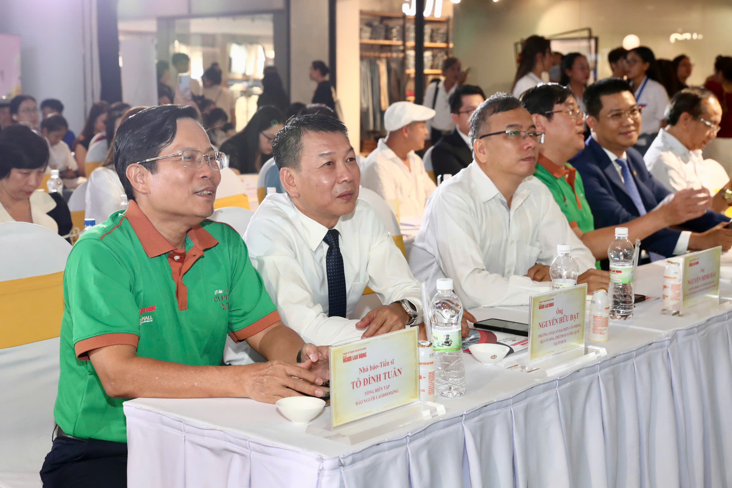 Báo Người Lao Động trao giải cuộc thi viết về cà phê - trà Việt - Ảnh 2.