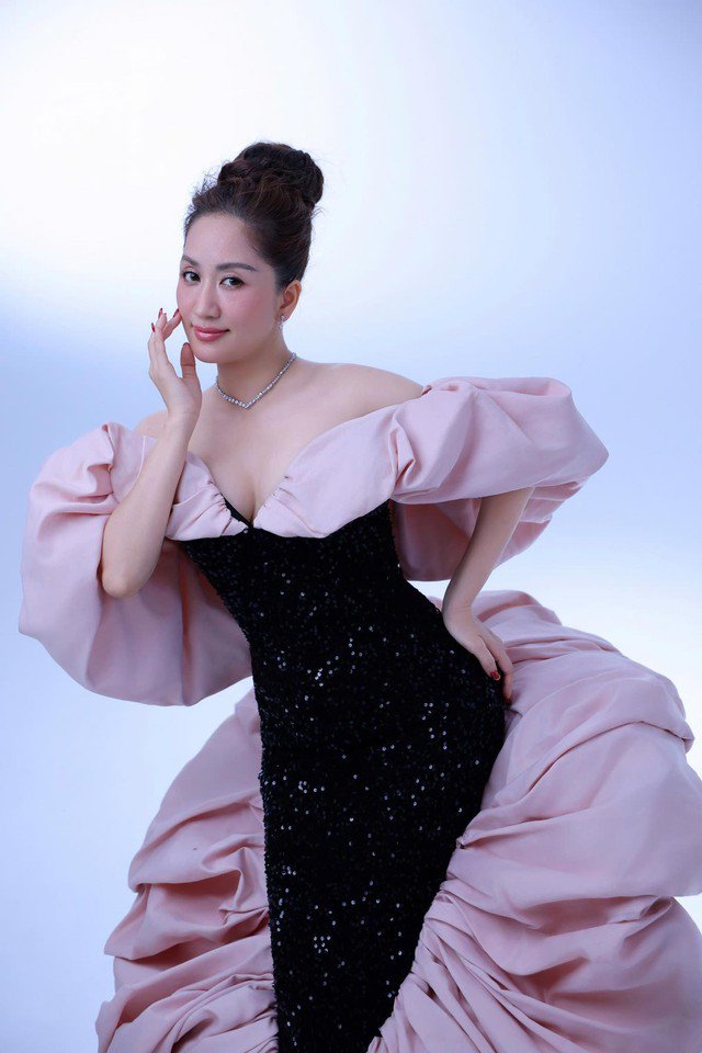 44 tuổi và trải qua 3 lần sinh nở nhưng Khánh Thi vẫn sở hữu vóc dáng nóng bỏng nhờ siết cân đúng cách - 3