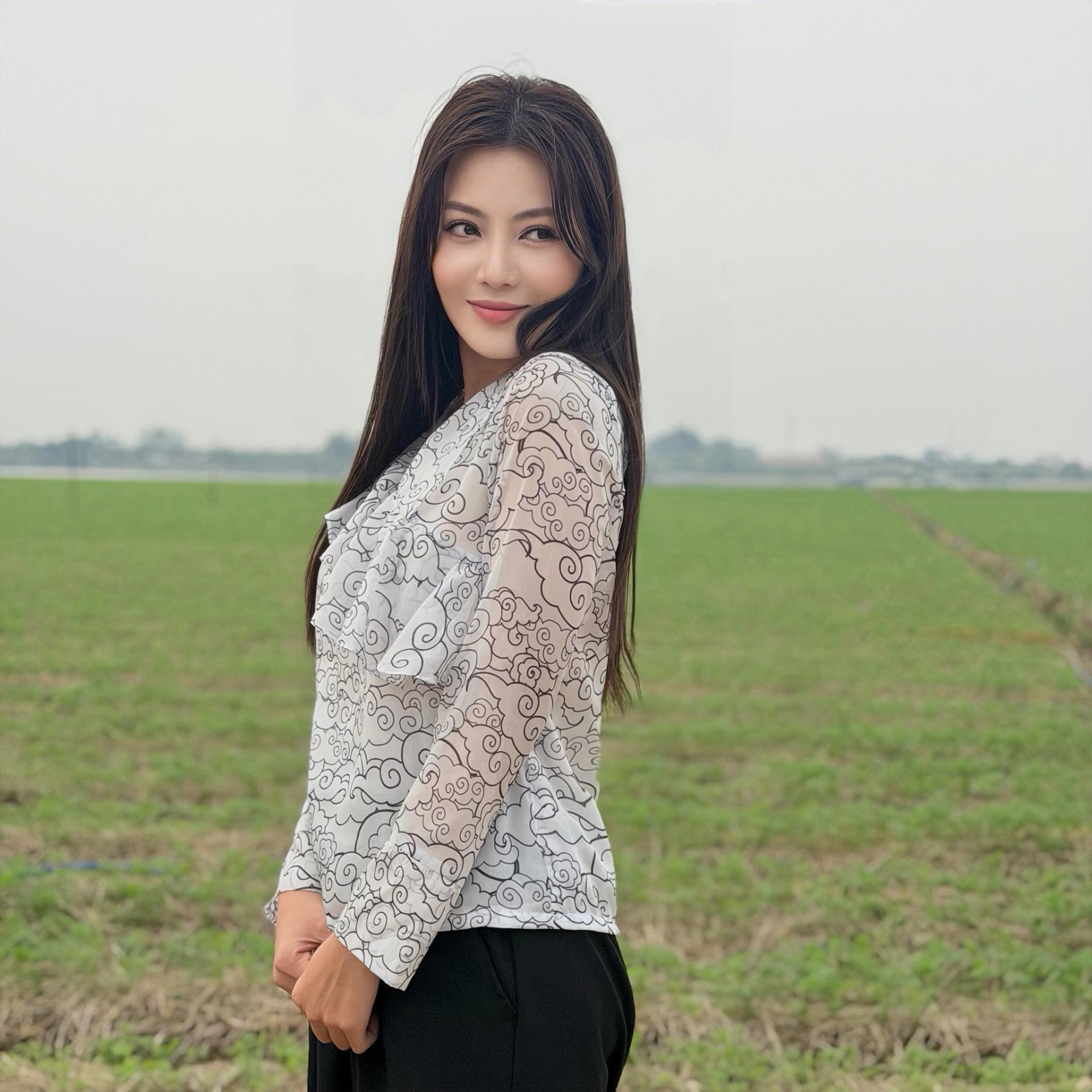 Mẹ đơn thân là á hậu, mỹ nhân phim giờ vàng: Ngày càng gợi cảm sau ly hôn, vừa lên chức giám đốc- Ảnh 2.