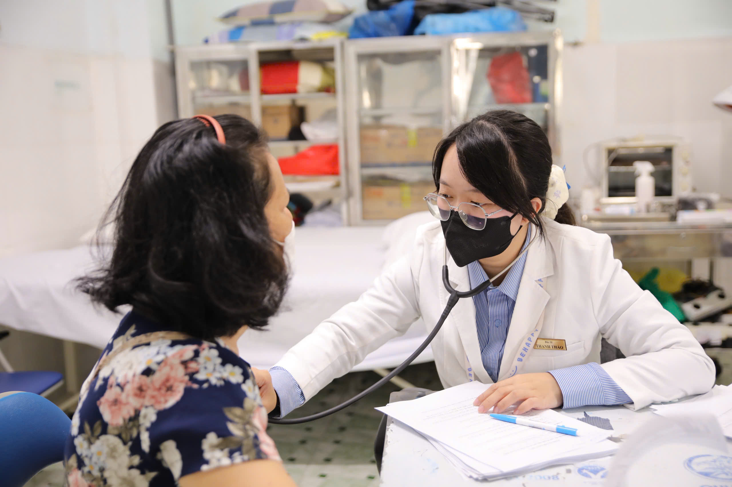 Hàng ngàn người dân TP.HCM hào hứng đi khám sức khỏe miễn phí 3 Hàng ngàn người dân TP.HCM hào hứng đi khám sức khỏe miễn phí - Ảnh 3.