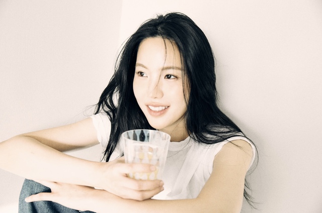 Gái xinh khoe nội y hút gần 3 triệu lượt xem, ngoài đời mặc đơn giản vẫn cuốn- Ảnh 4.