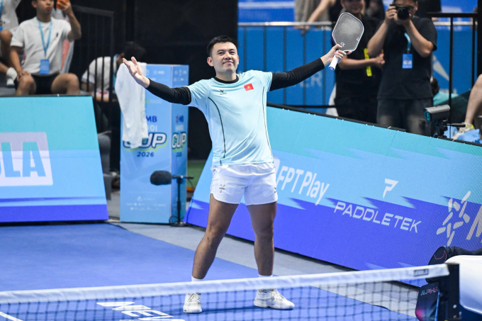 Hoàng Nam mừng chiến thắng ở chung kết đơn nam PPA Hanoi Cup, ở Cung điền kinh Mỹ Đình, Hà Nội hôm 4/4. Ảnh: Giang Huy