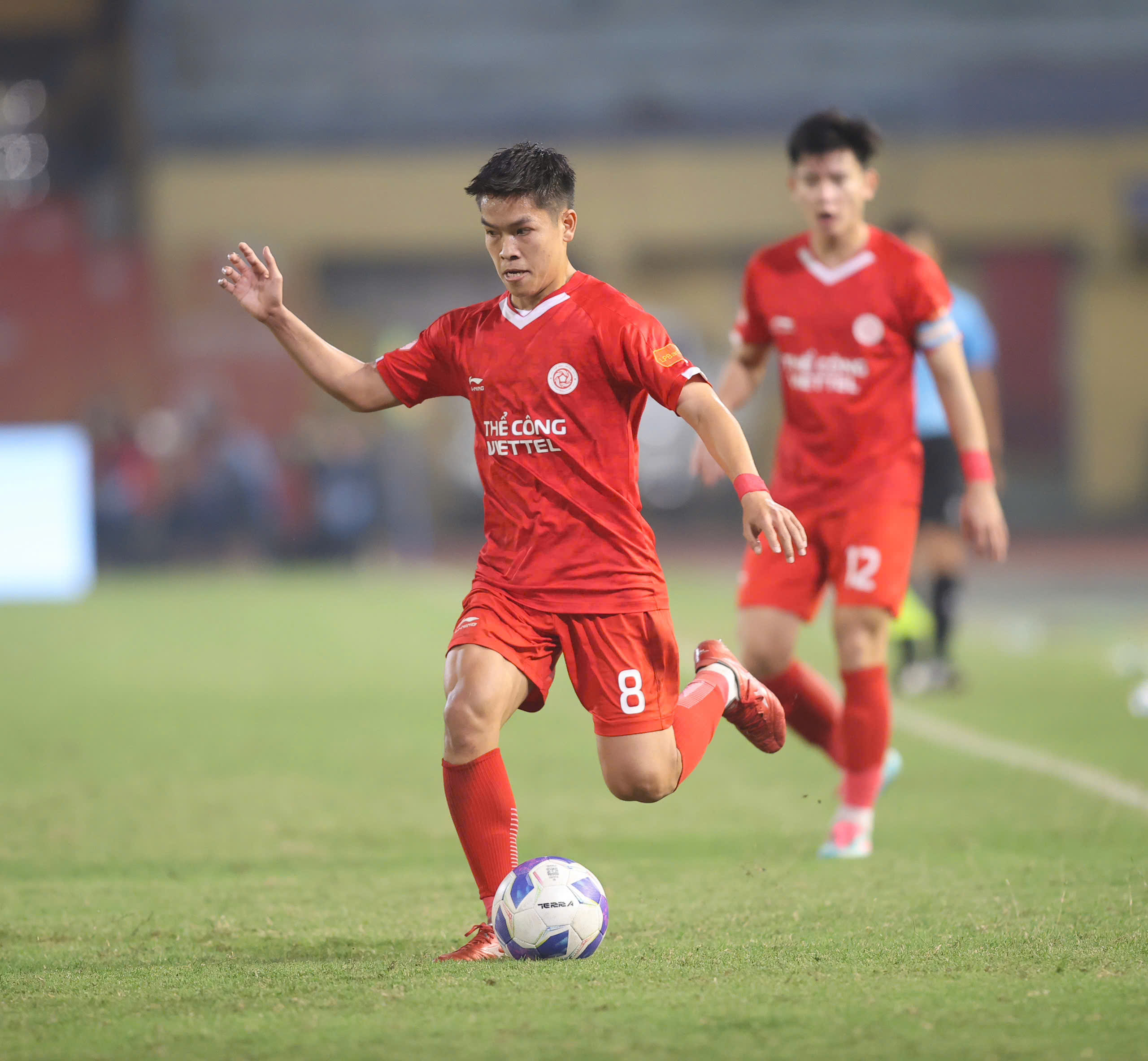 Thể Công Viettel hòa nghẹt thở SLNA trên sân Vinh, níu kéo cơ hội đua vô địch V-League- Ảnh 2.