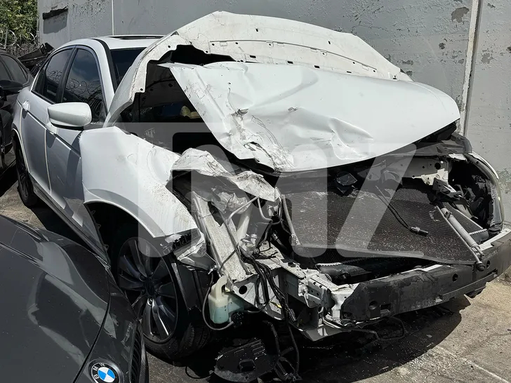 Khẩn cấp đưa nữ diễn viên cùng các con vào bệnh viện sau tai nạn ô tô kinh hoàng- Ảnh 2.