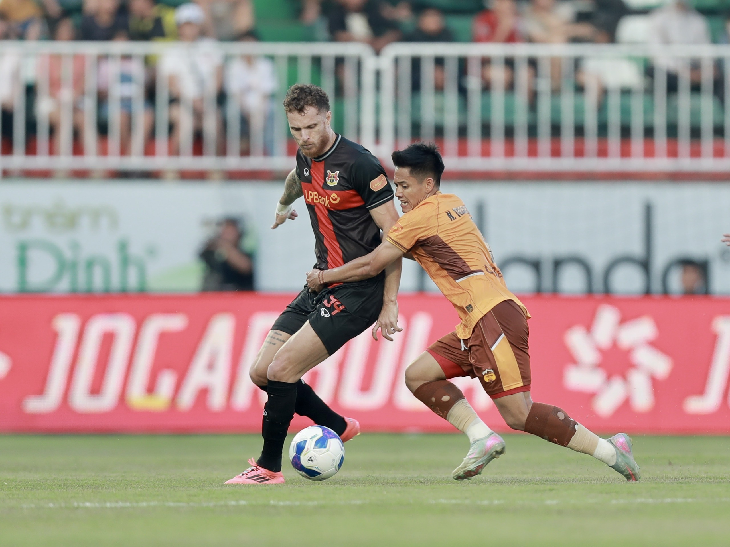 Tuyển thủ U23 rực sáng, Ninh Bình ngược dòng hạ Hoàng Anh Gia Lai tại Pleiku 2 Tuyển thủ U23 rực sáng, Ninh Bình ngược dòng hạ Hoàng Anh Gia Lai tại Pleiku - Ảnh 2.