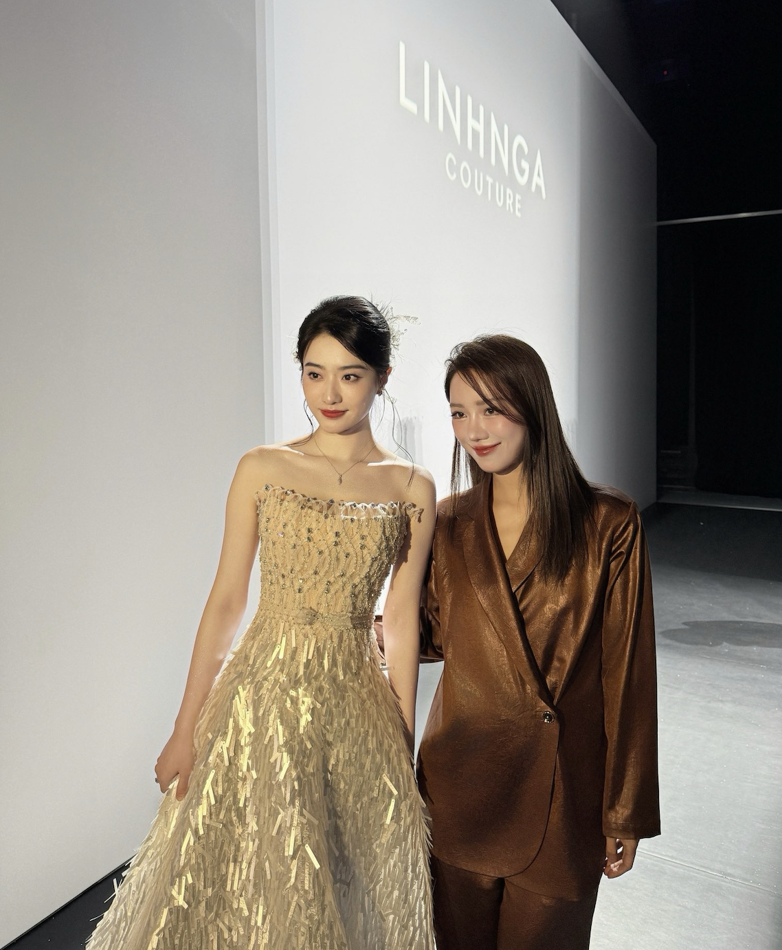 BST váy đẹp như tiên đang khiến con gái Tây - Ta đồng loạt 