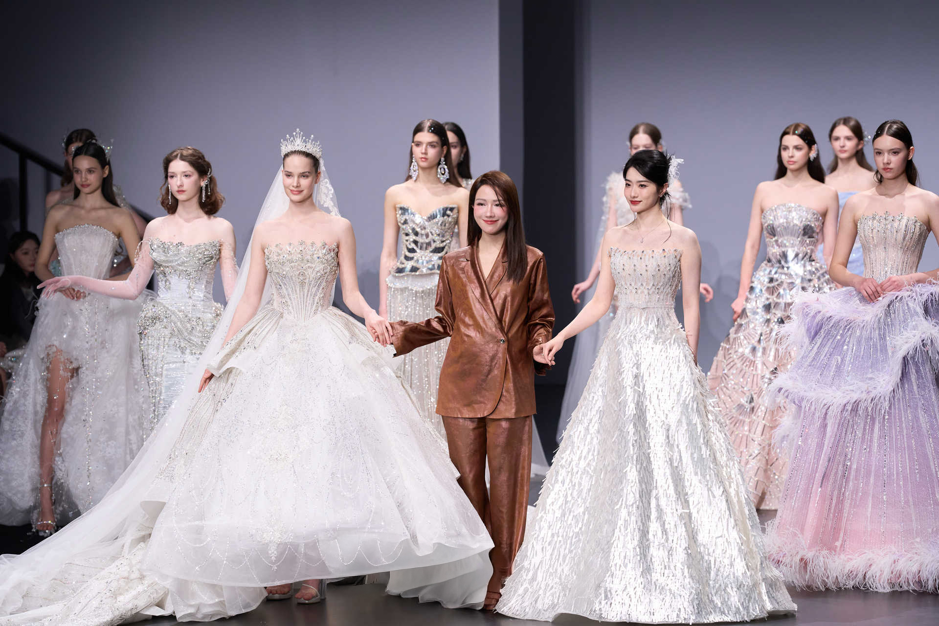 BST váy đẹp như tiên đang khiến con gái Tây - Ta đồng loạt 