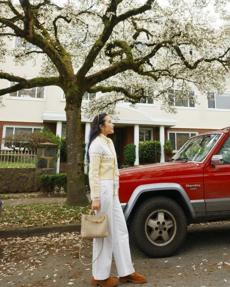 Vợ Phan Thành được khen mặc như du học sinh dạo phố Canada 6 Vợ Phan Thành được khen mặc như du học sinh dạo phố Canada - 5