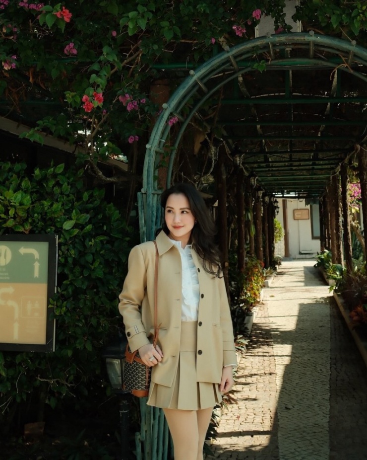 Vợ Phan Thành được khen mặc như du học sinh dạo phố Canada 9 Vợ Phan Thành được khen mặc như du học sinh dạo phố Canada - 8