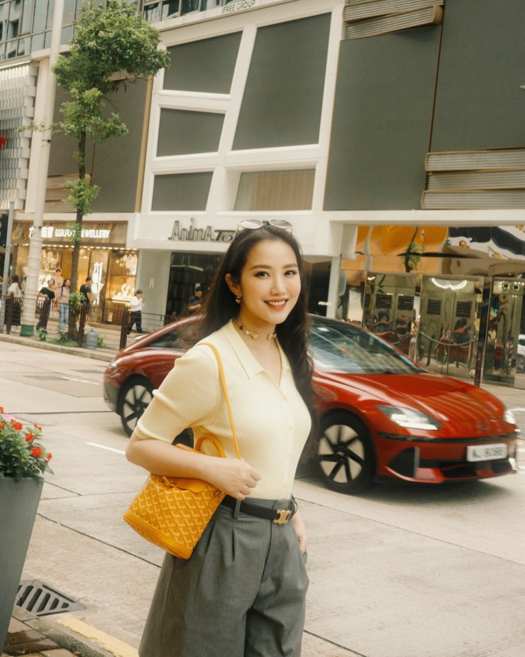 Vợ Phan Thành được khen mặc như du học sinh dạo phố Canada 10 Vợ Phan Thành được khen mặc như du học sinh dạo phố Canada - 9