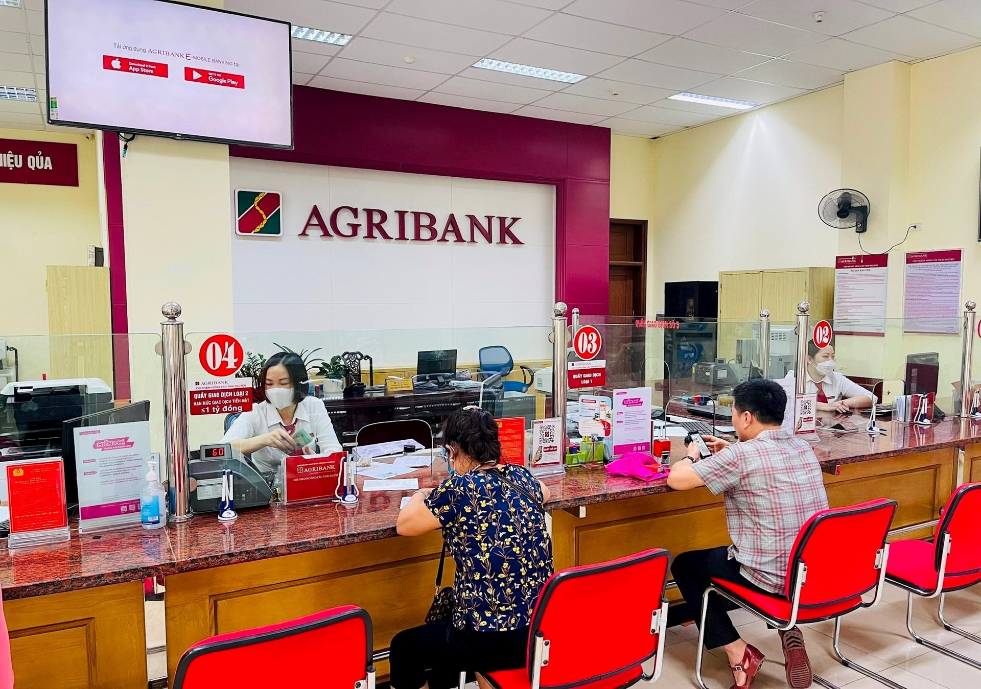 5 trường hợp bị Vietcombank, VietinBank, Agribank, BIDV... tạm ngừng toàn bộ giao dịch rút/chuyển tiền- Ảnh 2.