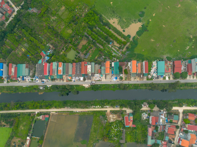 Dòng nước màu đen của hệ thống thủy lợi tháng 3/2026. Ảnh: Gia Chính