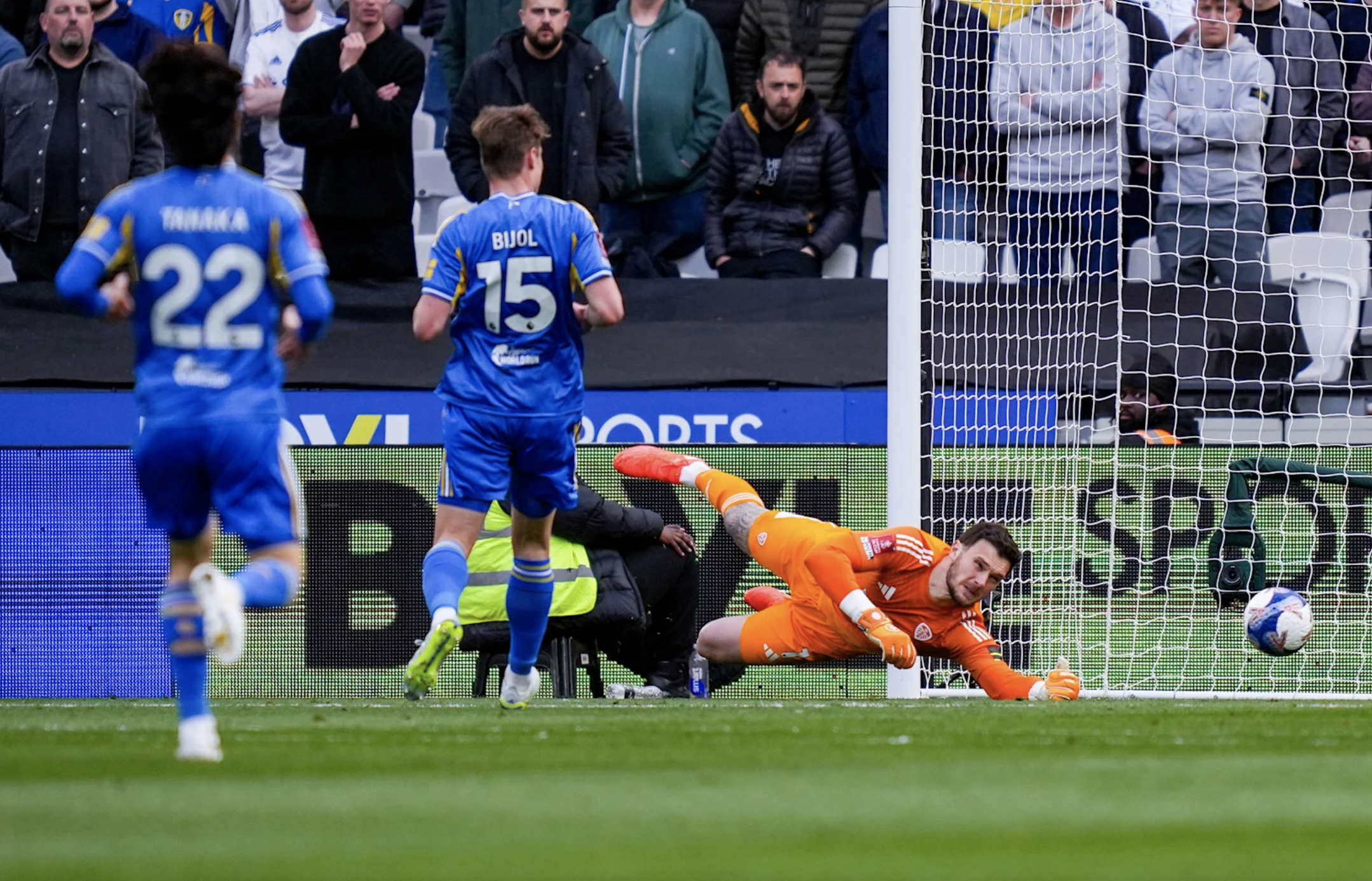 1775432819 994 Dau sung nghet tho Leeds United vao ban ket FA