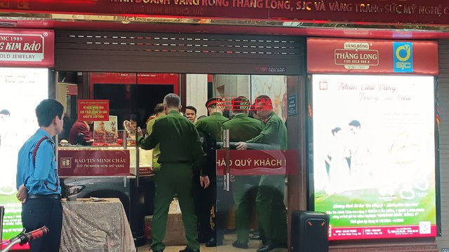 Nóng: Hôm nay Công an Hà Nội họp báo công bố thông tin vụ án xảy ra tại Bảo Tín Minh Châu và nhiều vụ khác- Ảnh 5. Nóng: Hôm nay Công an Hà Nội họp báo công bố thông tin vụ án xảy ra tại Bảo Tín Minh Châu và nhiều vụ khác- Ảnh 5.